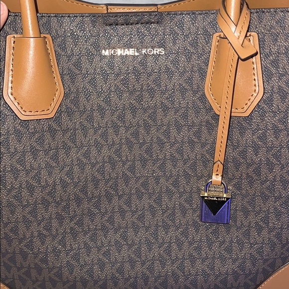 Michael kors purse - Picture 5 of 9